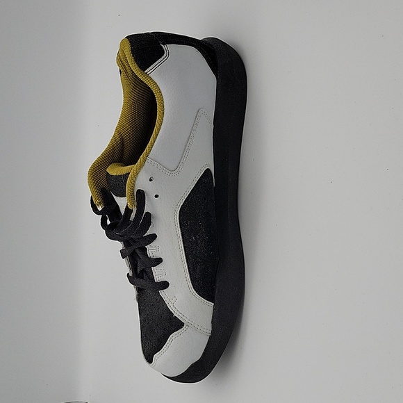 Oakley Shoes Men's 10.5 black and white! Never been worn! - Picture 6 of 12